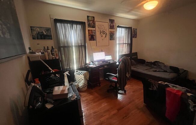 Bright and spacious three bedroom unit in a great location in Brewerytown