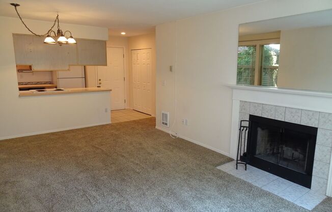 Modern 2-Bedroom Condo in Bellevue’s Mercer Park