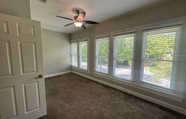 2 beds, 2 baths, 946 sqft, $1,600, Unit Unit 4