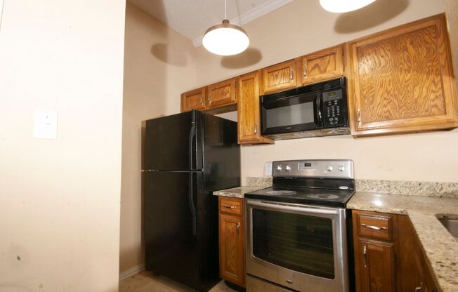 2 beds, 1 bath, $2,100, Unit # 203