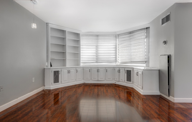 1328 HARMON CV