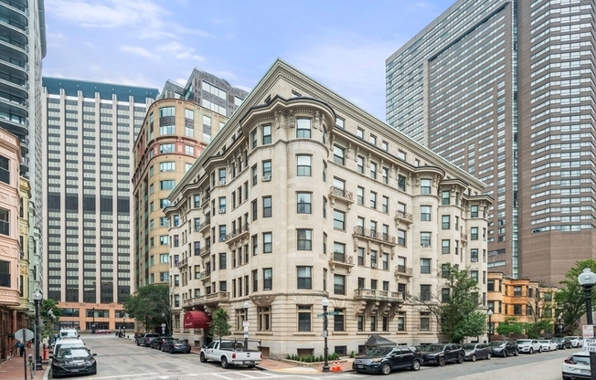 1 bed, 1 bath, 565 sqft, $3,370, Unit 606