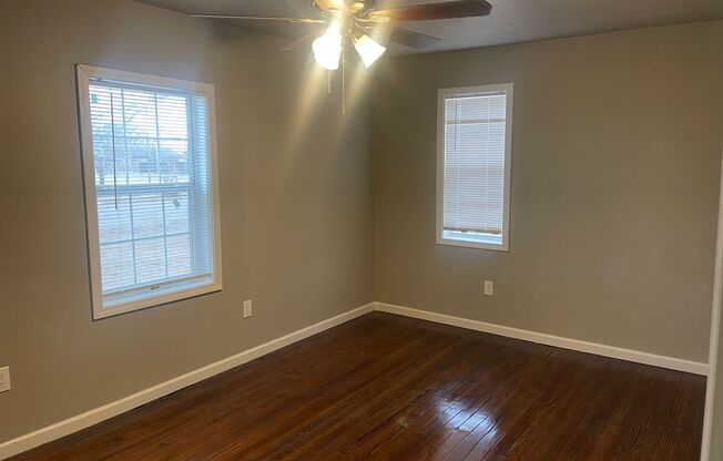 2 beds, 1 bath, $995