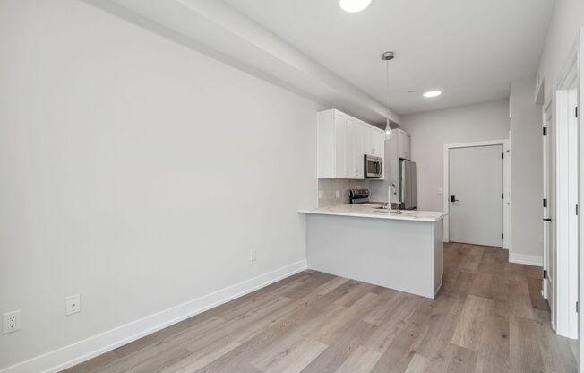 1 bed, 1 bath, 472 sqft, $1,575, Unit Unit 304