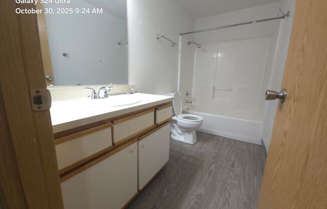 2 beds, 1 bath, 875 sqft, $1,295, Unit 127-49