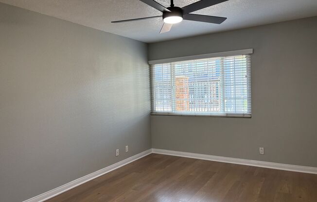 2 beds, 1 bath, 850 sqft, $2,730, Unit 905B