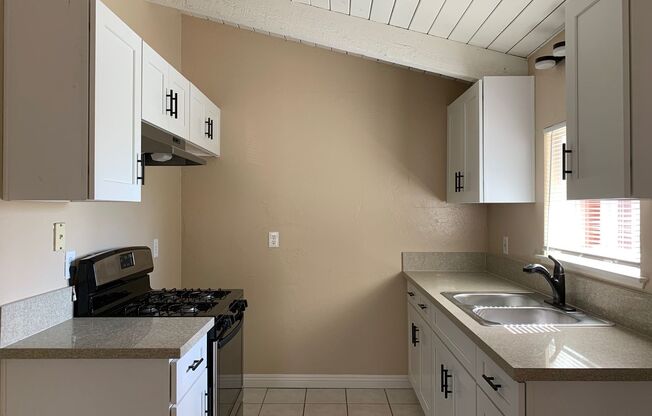 1 bed, 1 bath, $2,075, Unit C