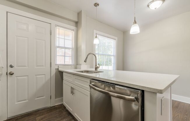 2 beds, 1 bath, 850 sqft, $1,455, Unit 1058B