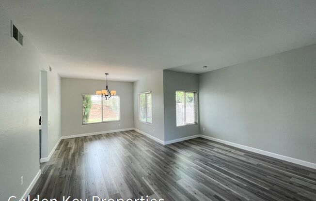 Beautifully remodeled home in Chateau Del Norte in Vista!