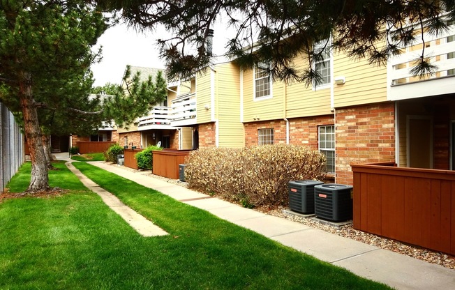 Charming 1 Bedroom 1 Bath First Floor Condo In Lakewood!