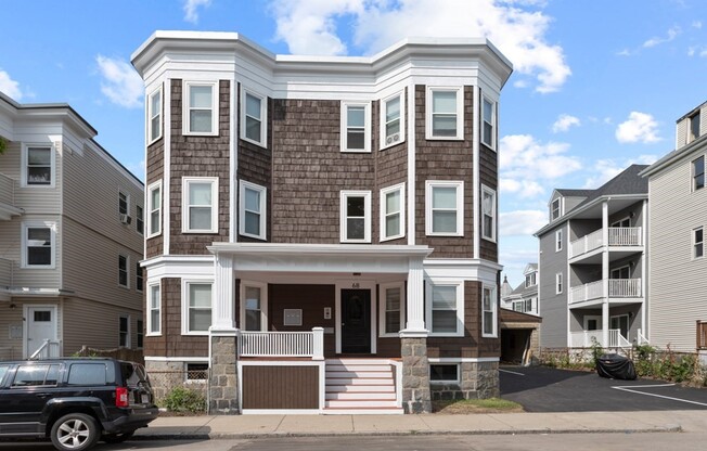 68 SAXTON ST
