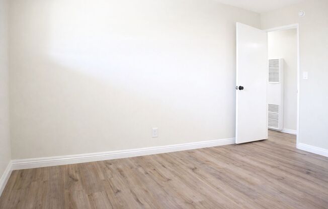 3 beds, 1.5 baths, 1,200 sqft, $2,695, Unit 859-04