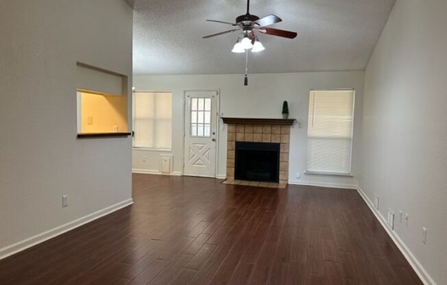 Nice 3 Bedroom, 2 Full Bath Home Located in SW Ft. Worth!