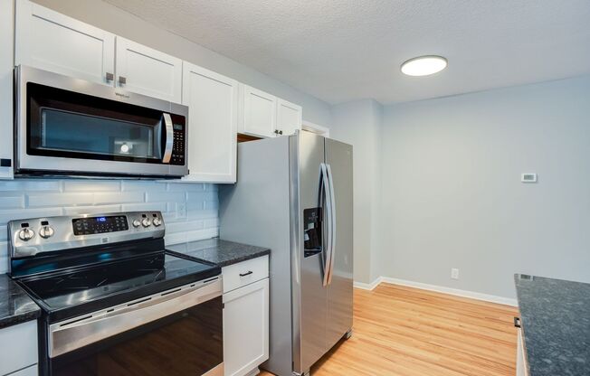 Lavrusik 4316/4318 York Ave S