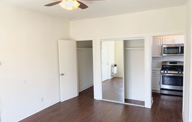 Studio, 1 bath, 400 sqft, $1,545, Unit 208