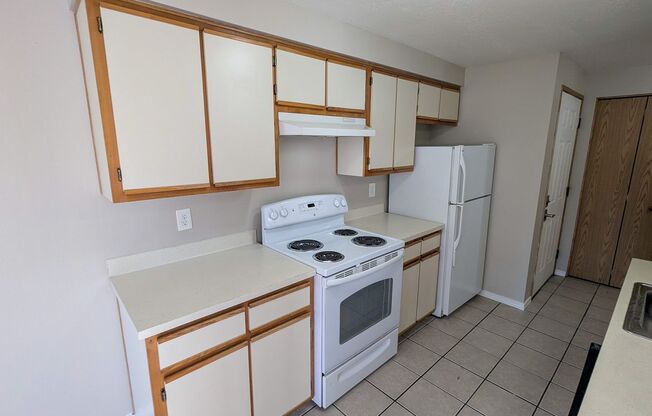 2 beds, 2 baths, 950 sqft, $1,350, Unit 23