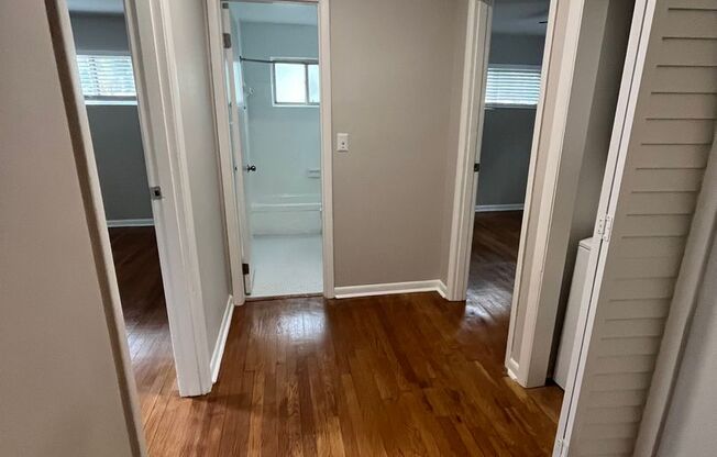 2 beds, 1 bath, 800 sqft, $1,900, Unit 09