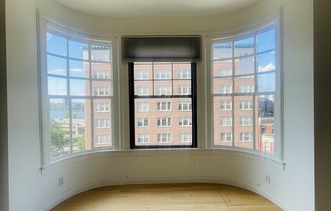 4 Charlesgate E 306