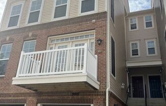 Beautiful townhouse in Jefferson Place Community ready for you!