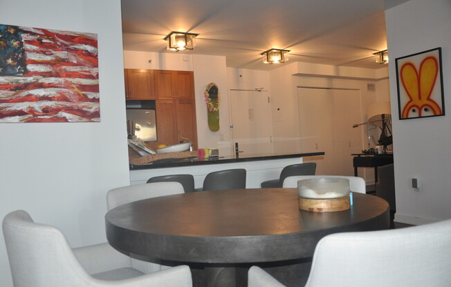 1 bed, 1 bath, 871 sqft, $9,500, Unit 16G