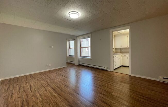 1 bed, 1 bath, 450 sqft, $1,395, Unit 320