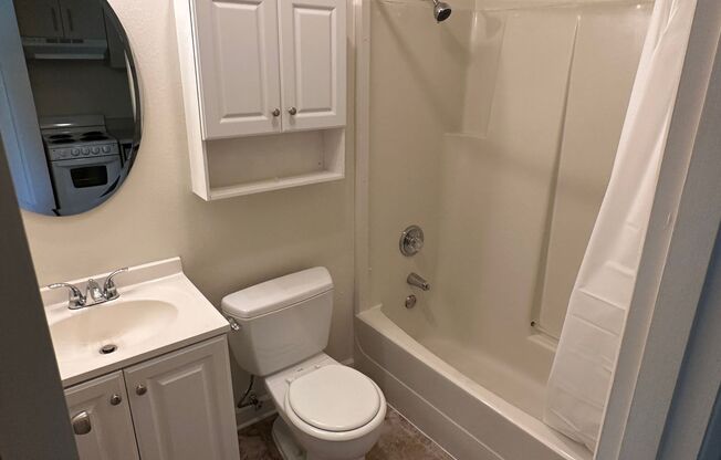 Studio, 1 bath, 270 sqft, $750, Unit 213