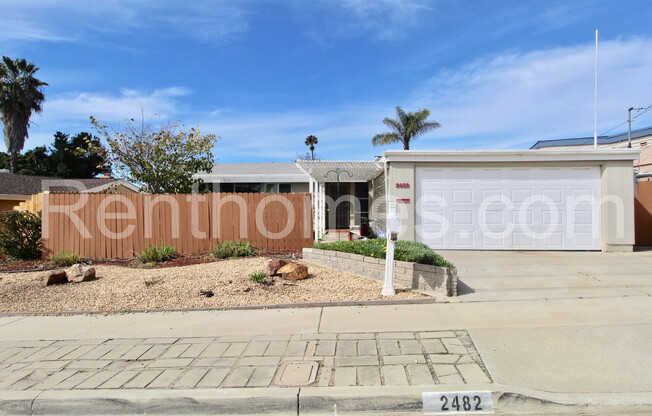 Serra Mesa, 2482 Moonstone Drive - Ideal location! Close to great shopping!