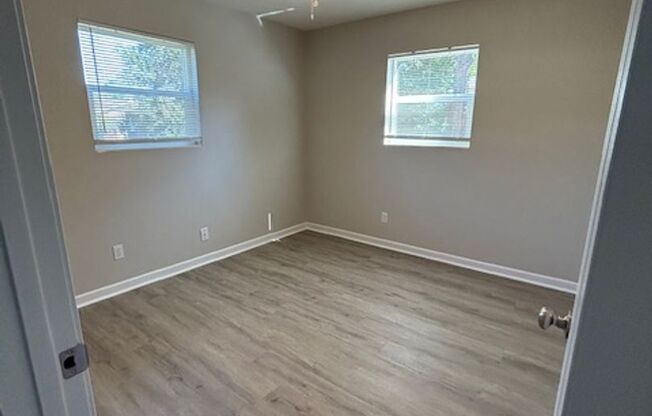 2 beds, 1 bath, 800 sqft, $1,375