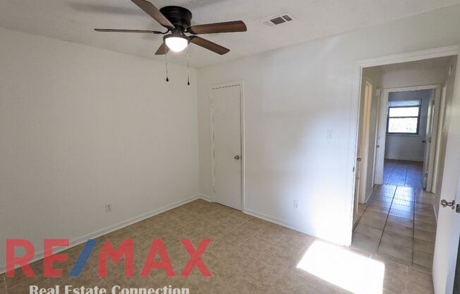 2 beds, 1 bath, 840 sqft, $800, Unit 300 S Grant -A