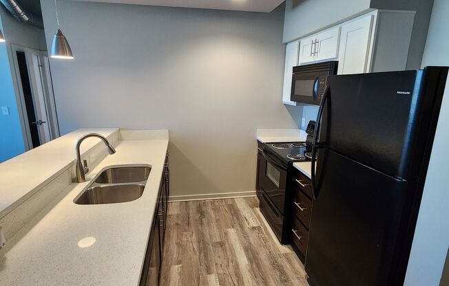 2 beds, 2 baths, 871 sqft, $1,695, Unit Unit 302