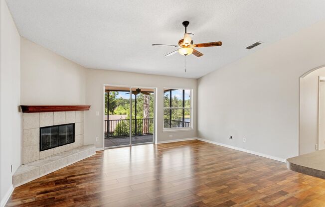 3/2 Lake view!