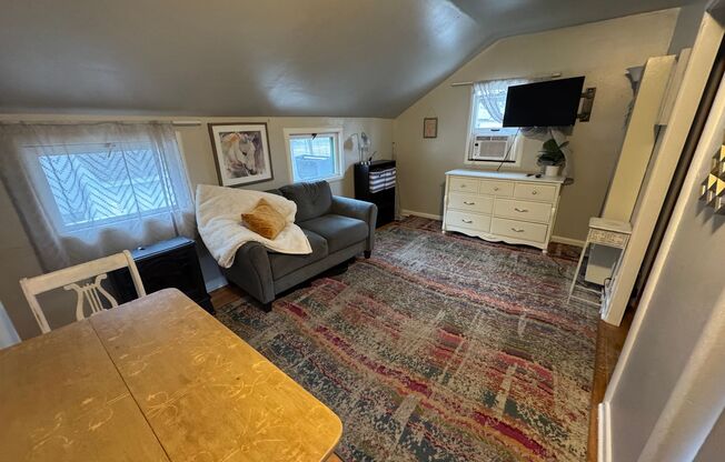 1 bed, 1 bath, $1,200, Unit 2