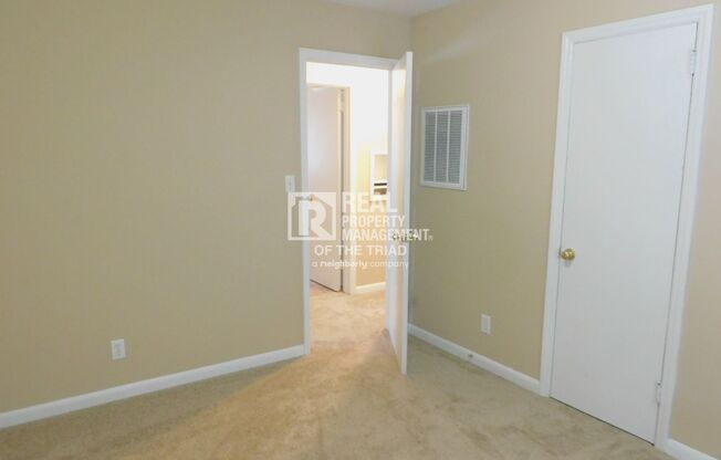 3 beds, 1 bath, $985