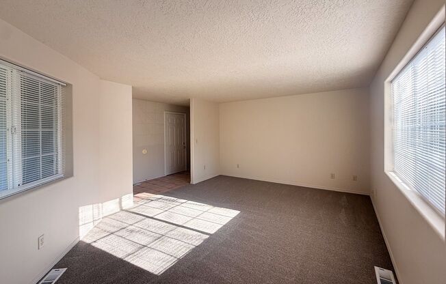 Large Home Overlooking Clark Creek Park ~ Lorian 3200