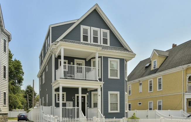 70 TOPLIFF ST