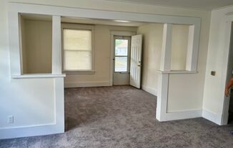 2 beds, 1 bath, 966 sqft, $950