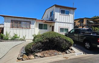 3 Bedroom - 2 Bathroom home in beautiful Oak Park neighborhood