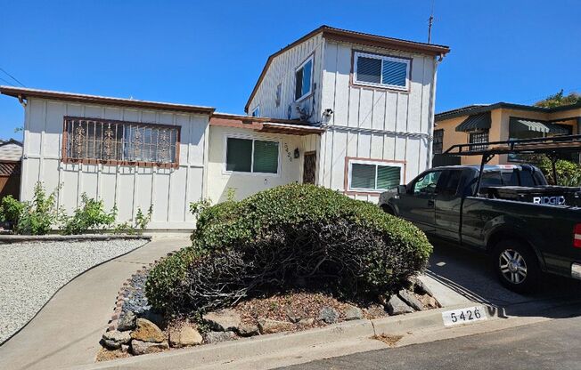 3 Bedroom - 2 Bathroom home in beautiful Oak Park neighborhood