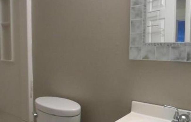 2 BEDROOM, 2 BATHROOM IN THE MID FLOOR UNIT,