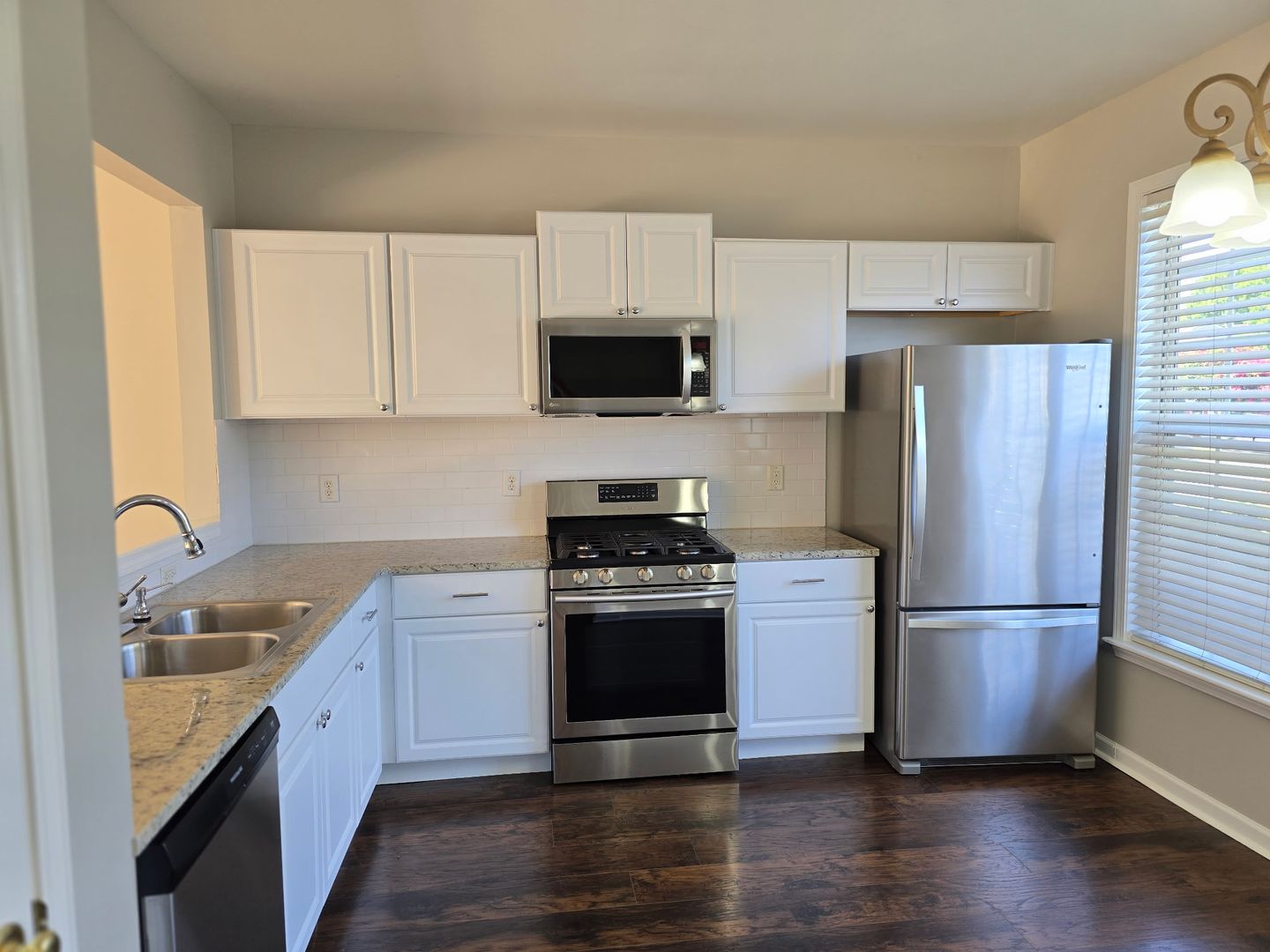 Beautiful 2 bed 2.5 bath Townhome located in Kennesaw