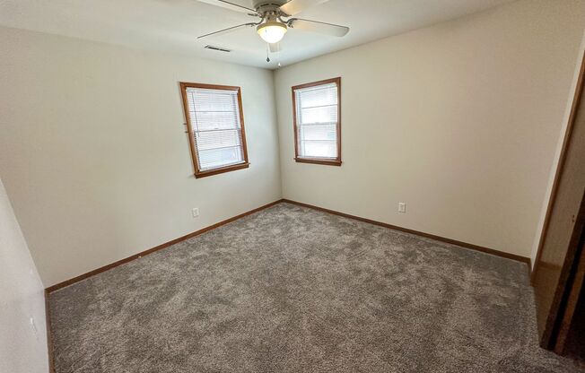 2 beds, 1 bath, $925