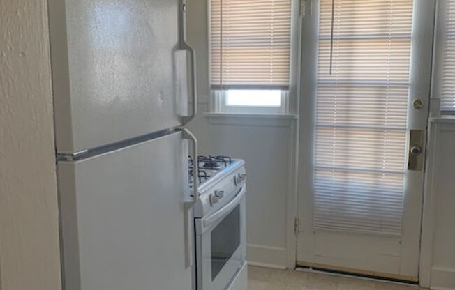 1 bed, 1 bath, $950, Unit PM 195-3 - Apt. 3