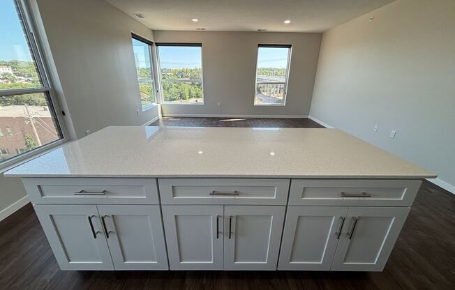 2 beds, 2 baths, 957 sqft, $1,850, Unit 517 - B1120 Corner Unit