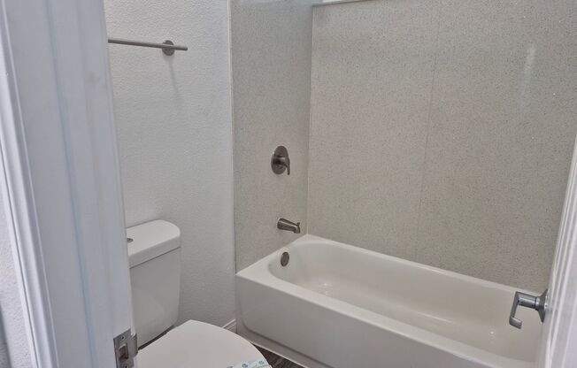 1 bed, 1 bath, 750 sqft, $2,345, Unit 0070