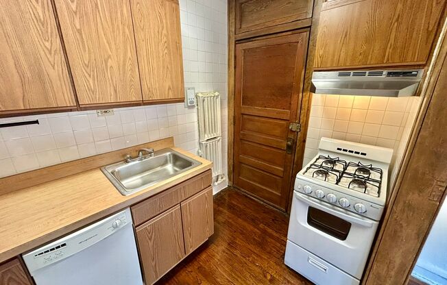 1 bed, 1 bath, 425 sqft, $1,865, Unit 233-105
