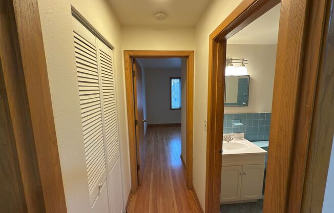 1 bed, 1 bath, 500 sqft, $1,049, Unit Unit 6