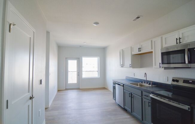 1 bed, 1 bath, $999, Unit 403