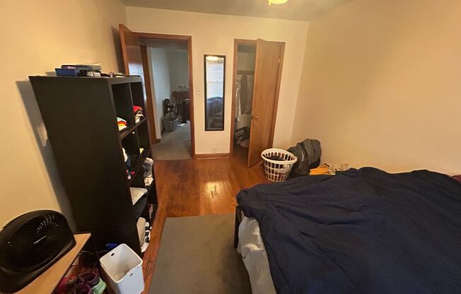 1 bed, 1 bath, $925, Unit B