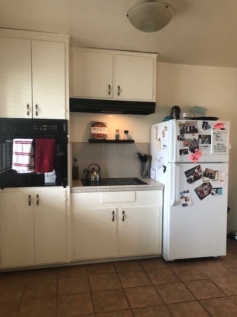 Spacious  2 bed / 1 bath upper floor Unit in OB