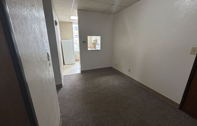 1 bed, 1 bath, 600 sqft, $550, Unit 211